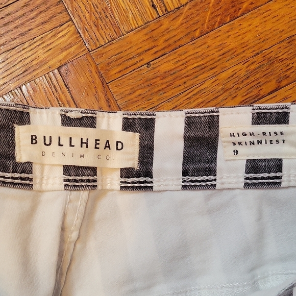 Bullhead Black and White Striped High-Rise Skinniest Jeans Size 9 Like New - Picture 2 of 12
